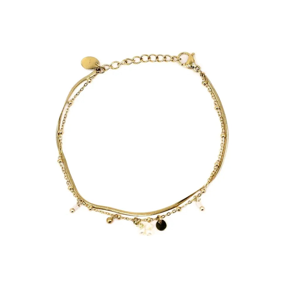 Bracelet 2 rangs composé d'une chaîne en maille serpent et d’une chaine en maille fine avec des perles en acier inoxydable ainsi que des perles d'eau