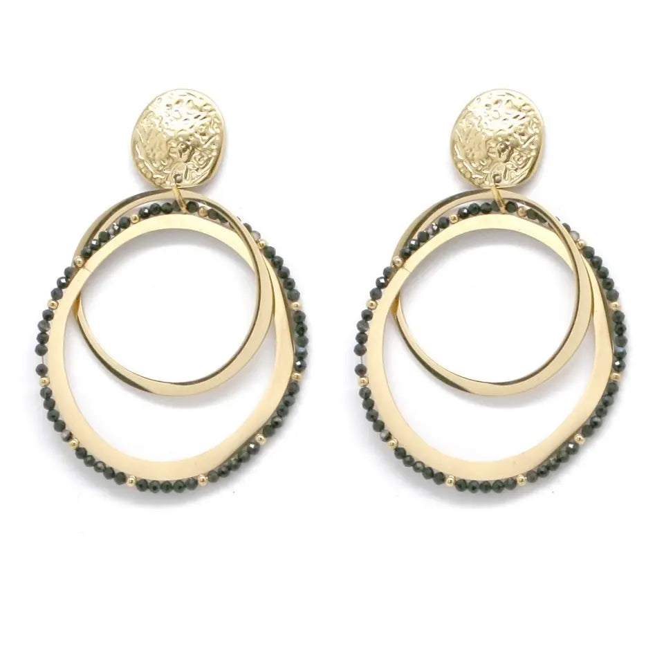 Boucles d’oreilles pendantes composées de deux anneaux croisés en acier inoxydable et pierres naturelles onyx