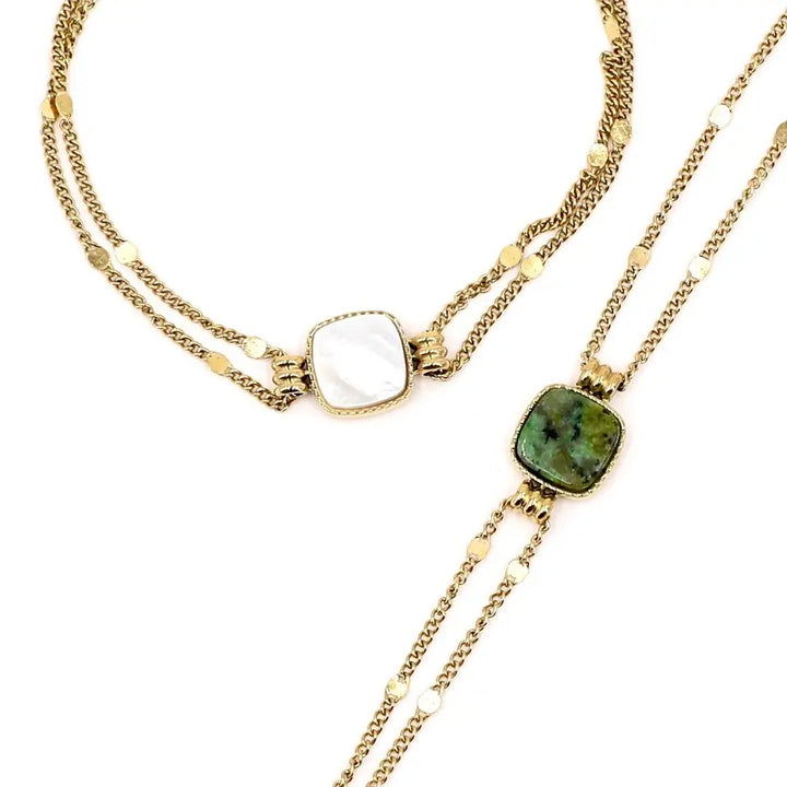 Bracelet double chaine en acier inoxydable doré composé d'un pendentif carré en pierre naturelle turquoise africaine et nacre