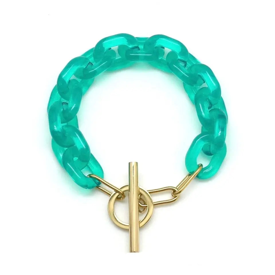 Bracelet fine maille en résine malachite avec fermoir T en acier inoxydable doré.