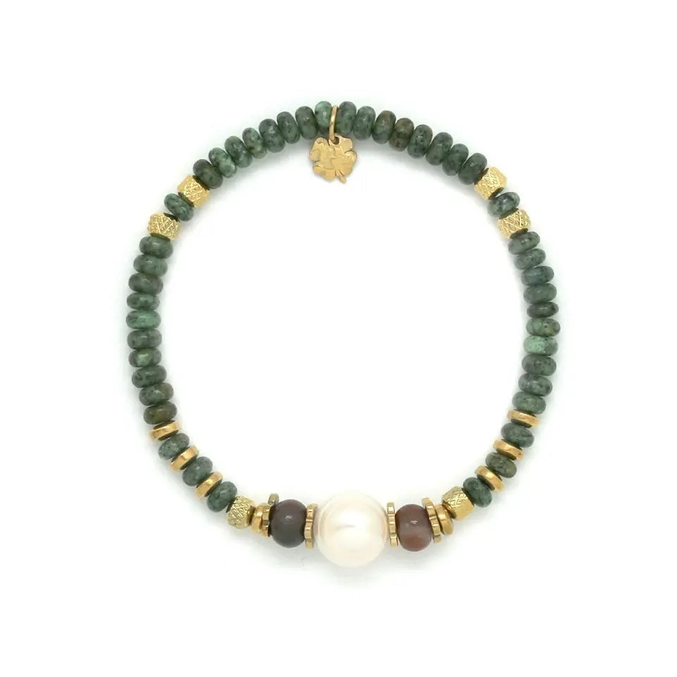 Bracelet élastique à pierres naturelles turquoise africaine et acier inoxydable doré, orné d’une perle d’eau douce. (2)