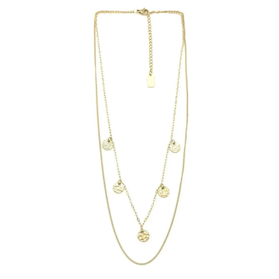 Collier deux rangs à sequins martelés en acier inoxydable doré.