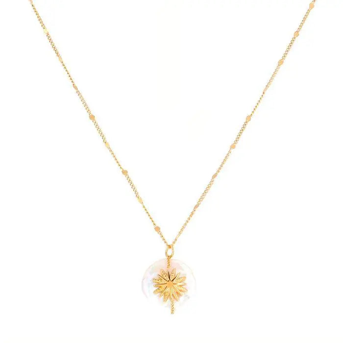 Collier Oceane Ras de Cou en acier inoxydable doré composé d'un pendentif en perle d'eau douce avec un motif en étoile
